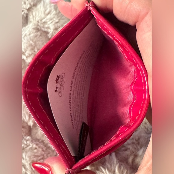 Authentic Coach Julian Magenta Patent Card Holder Case! NWT - Picture 6 of 6